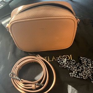 Angela Roi Grace Crossbody Micro in apricot